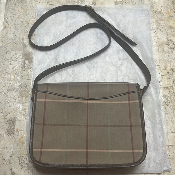 Vintage Burberry Classic Shoulder Bag - Picture 4 of 10